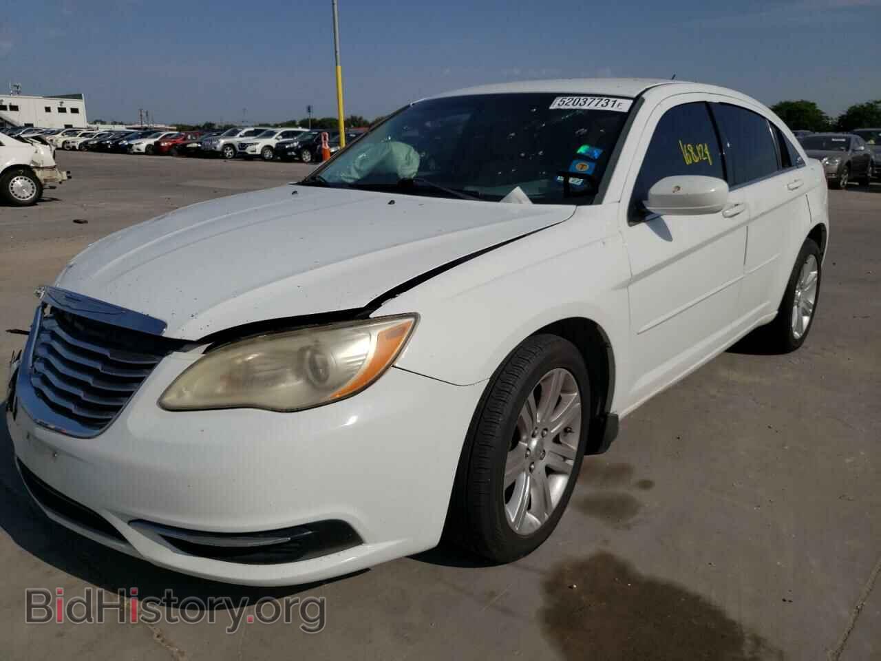 2013 CHRYSLER 200 - VIN: 1C3CCBBB5DN666010 - Фото 2