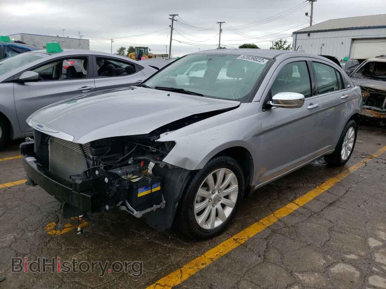 2013 CHRYSLER 200 - VIN: 1C3CCBCG2DN510386 - Фото 2