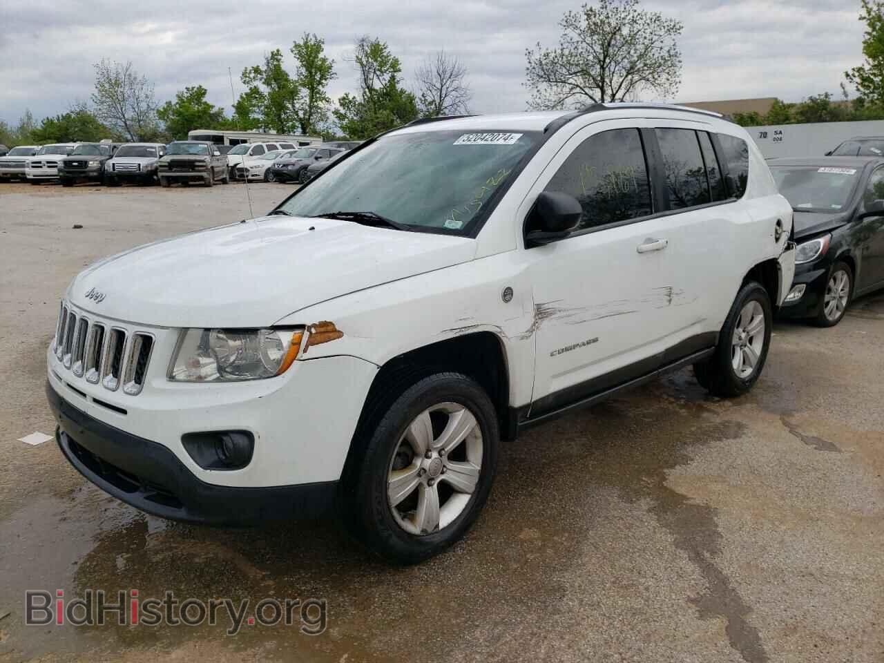 Photo 1J4NF1FB6BD235446 - JEEP COMPASS 2011