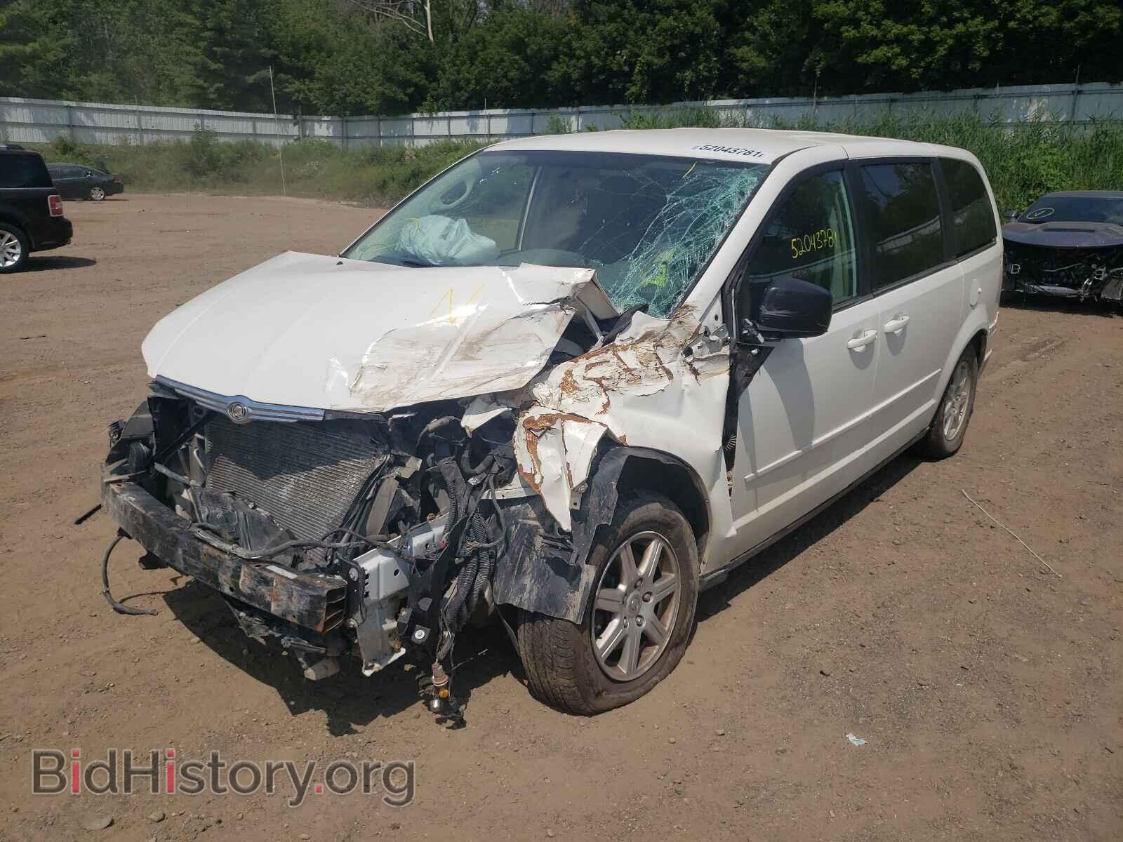2010 CHRYSLER MINIVAN - VIN: 2A4RR2D1XAR464068 - Фото 2