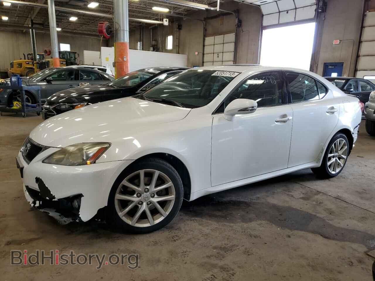 Photo JTHCF5C23C5053657 - LEXUS IS 2012