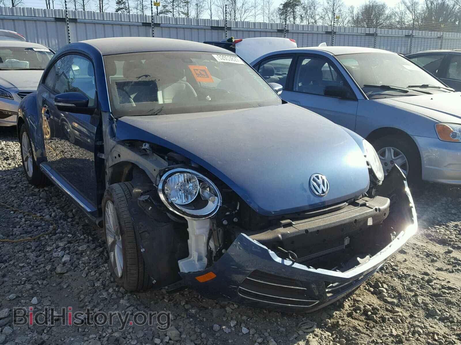 Photo 3VWJ17AT5HM616673 - VOLKSWAGEN BEETLE 2017