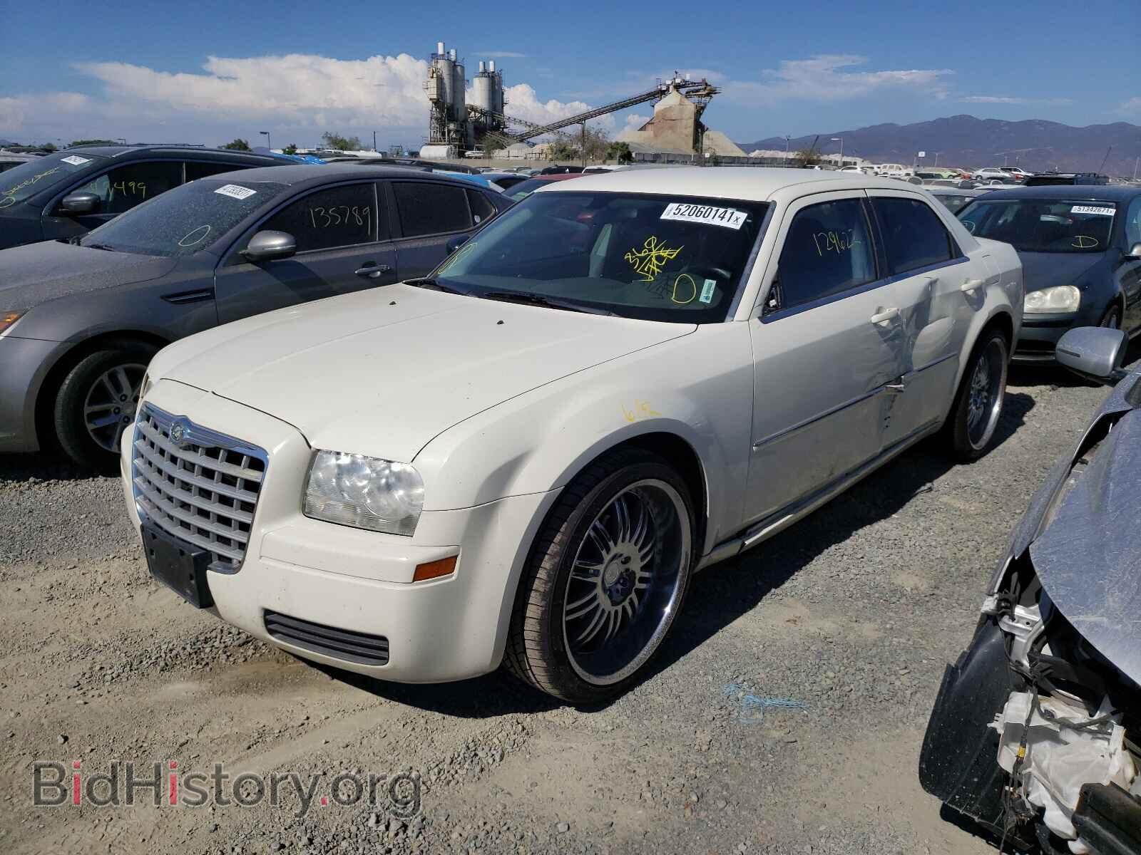 2008 CHRYSLER 300 - VIN: 2C3KA43R68H208564 - Фото 2