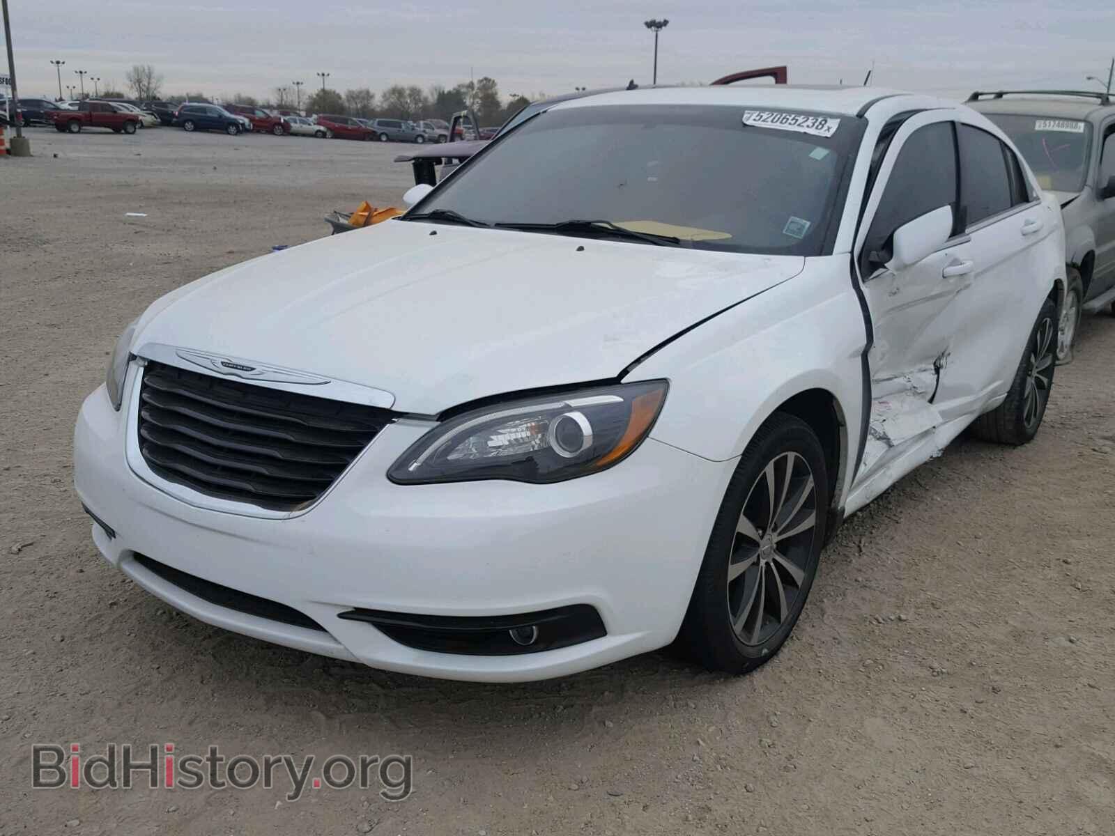 2013 CHRYSLER 200 - VIN: 1C3CCBCG8DN520887 - Фото 2