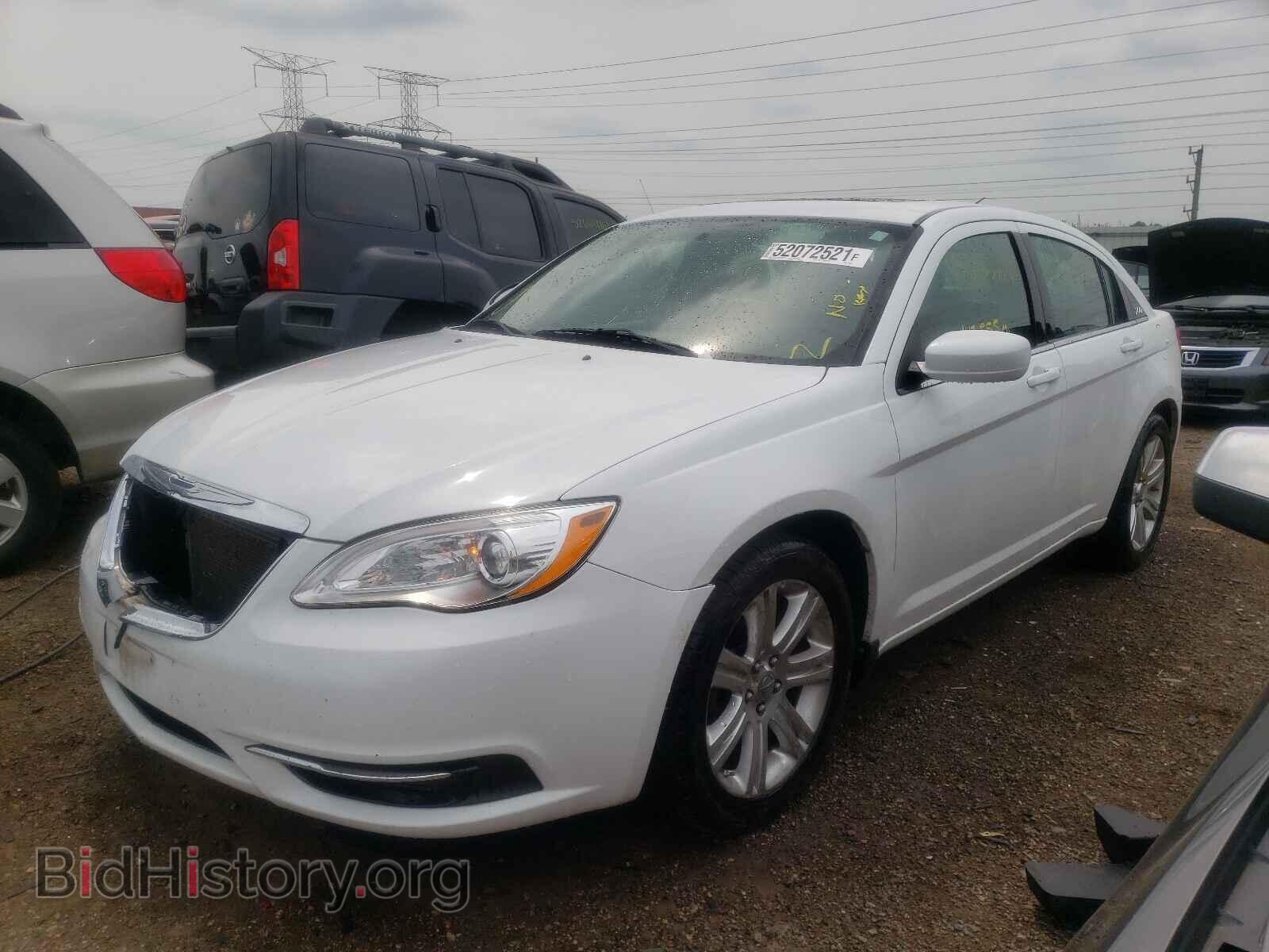 2011 CHRYSLER 200 - VIN: 1C3BC1FB8BN612228 - Фото 2