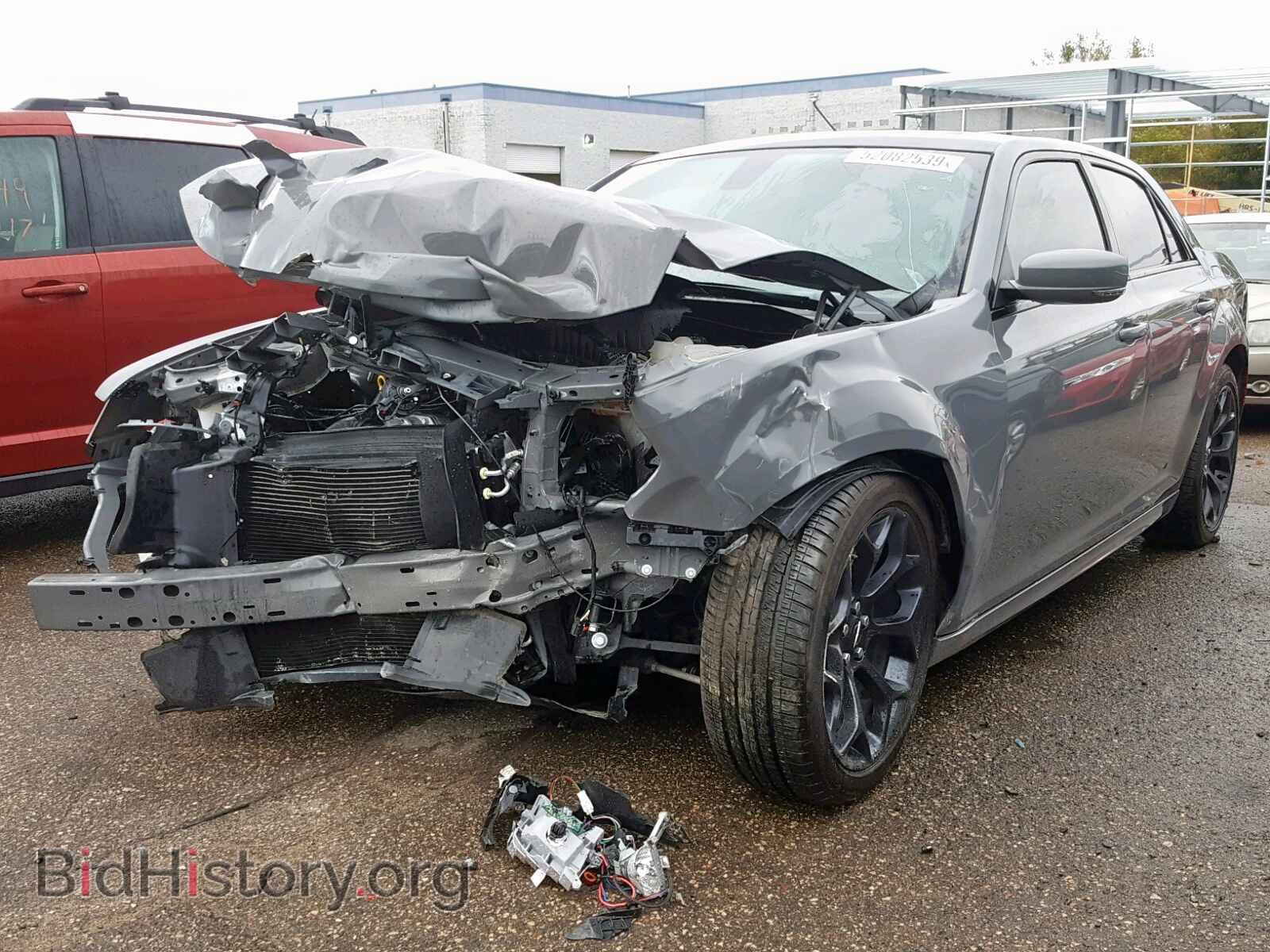 2019 CHRYSLER 300 - VIN: 2C3CCABTXKH577915 - Фото 2