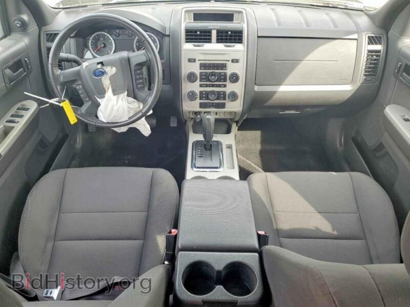 2010 Ford ESCAPE (VIN 1FMCU0D72AKD24321) — photo 8 of 15