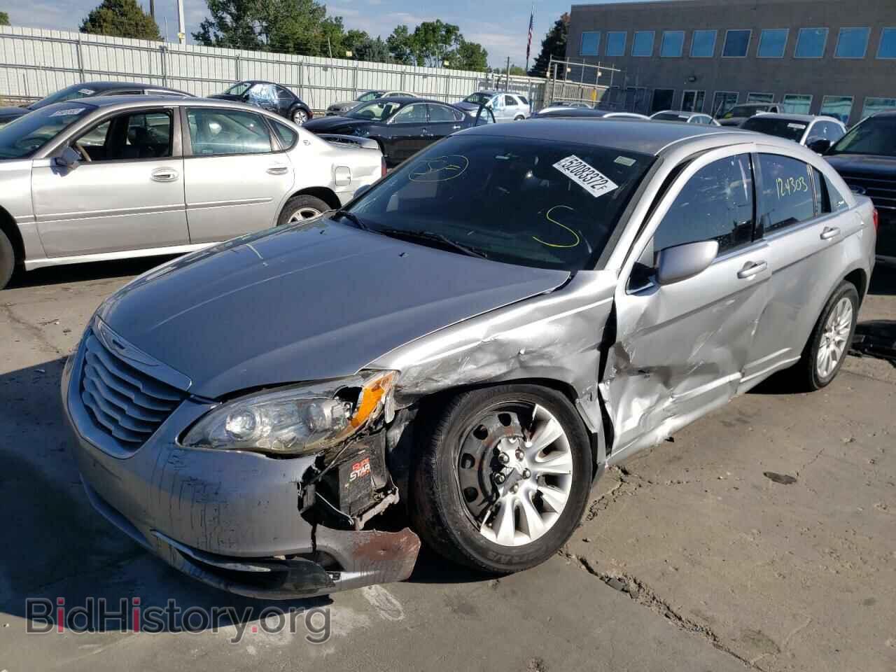 2013 CHRYSLER 200 - VIN: 1C3CCBAB4DN560696 - Фото 2