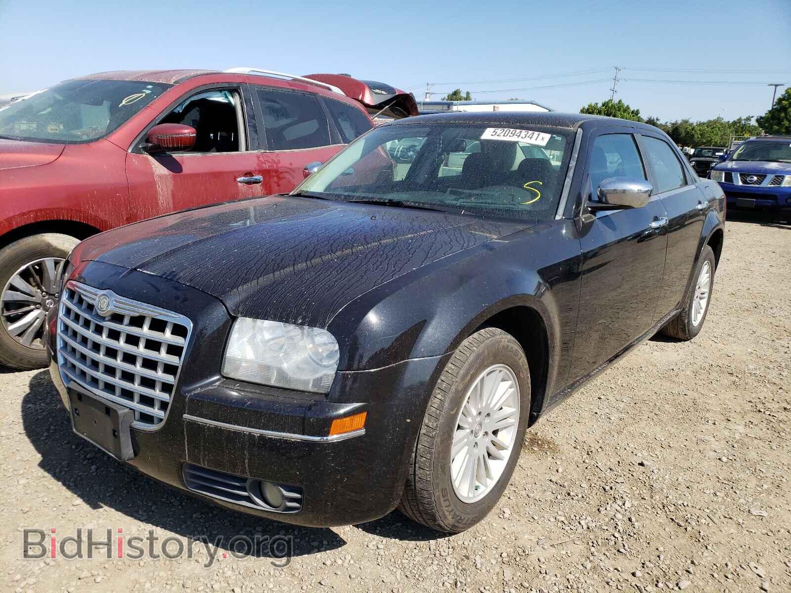 2010 CHRYSLER 300 - VIN: 2C3CA4CD3AH329034 - Фото 2