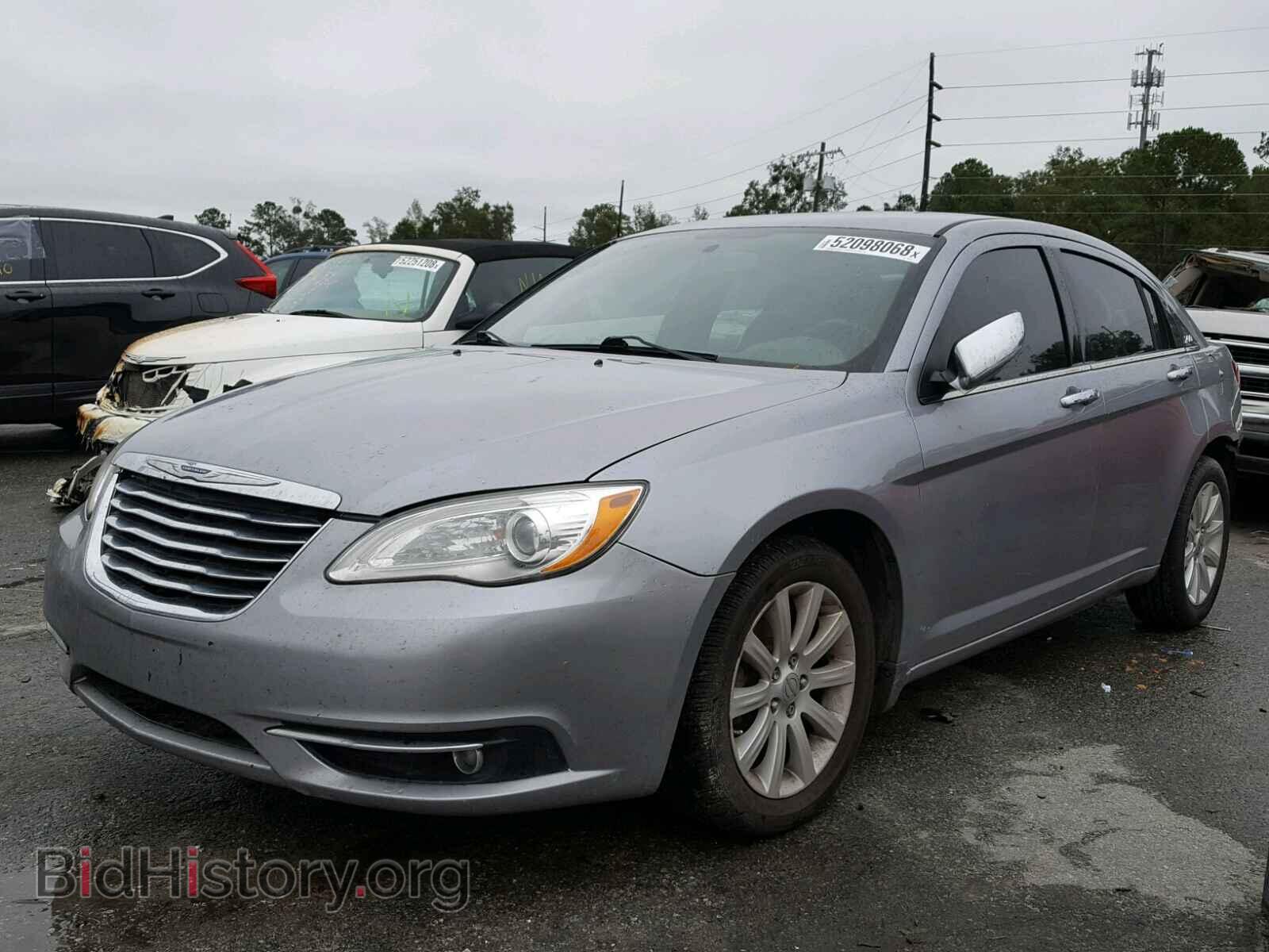 2013 CHRYSLER 200 - VIN: 1C3CCBCG4DN528114 - Фото 2