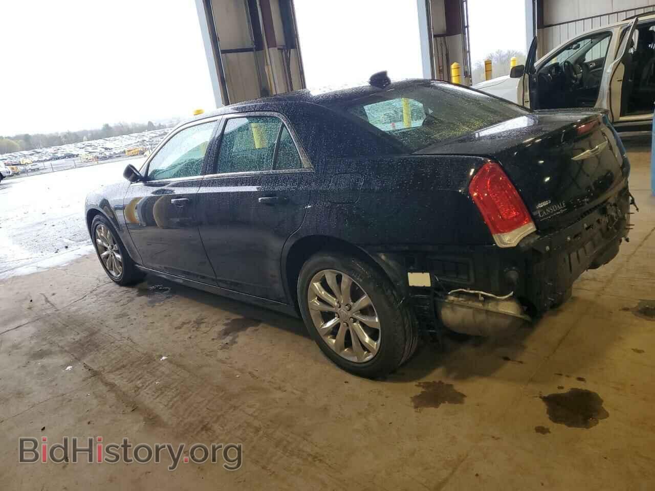 2017 CHRYSLER 300 - VIN: 2C3CCARG7HH606885 - Фото 2