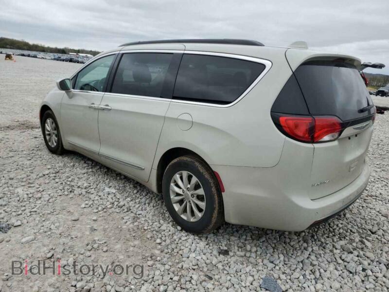 2017 Chrysler PACIFICA (VIN 2C4RC1BG2HR665451) — photo 2 of 13