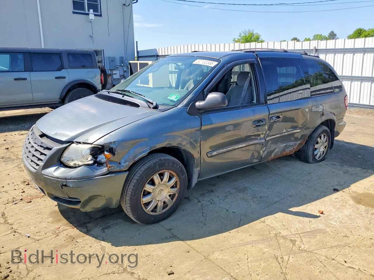 Photo 2C4GP54L95R582737 - CHRYSLER MINIVAN 2005