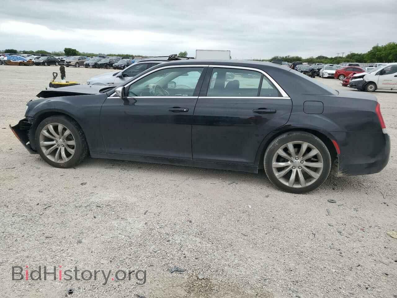 2019 CHRYSLER 300 - VIN: 2C3CCAAGXKH679235 - Фото 2