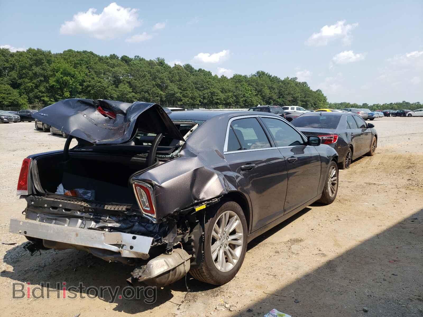 2017 CHRYSLER 300 - VIN: 2C3CCAAGXHH662265 - Фото 4