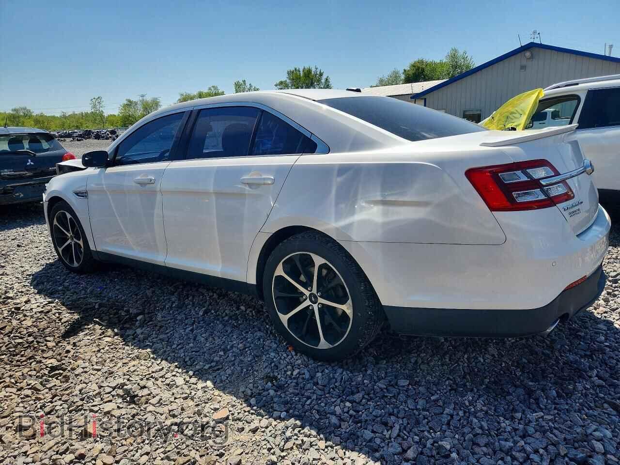2014 FORD TAURUS - VIN: 1FAHP2E80EG136707 - Фото 2