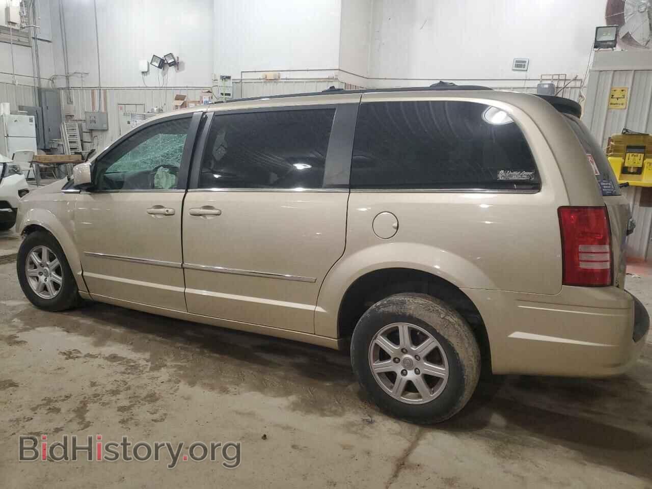 2010 CHRYSLER MINIVAN - VIN: 2A4RR8D13AR441895 - Photo 2