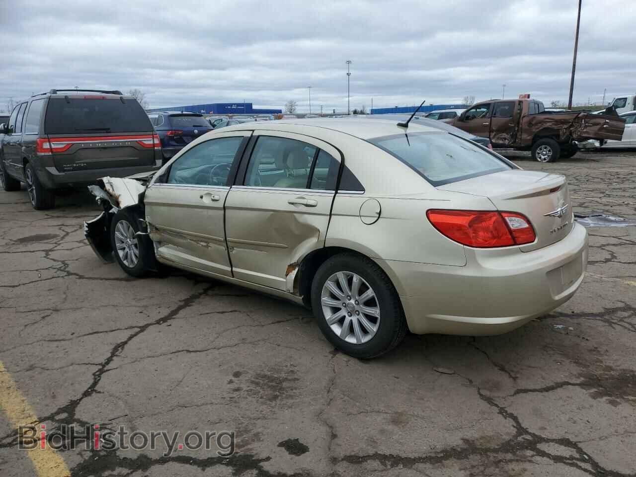 2010 CHRYSLER SEBRING - VIN: 1C3CC5FB6AN188204 - Фото 2