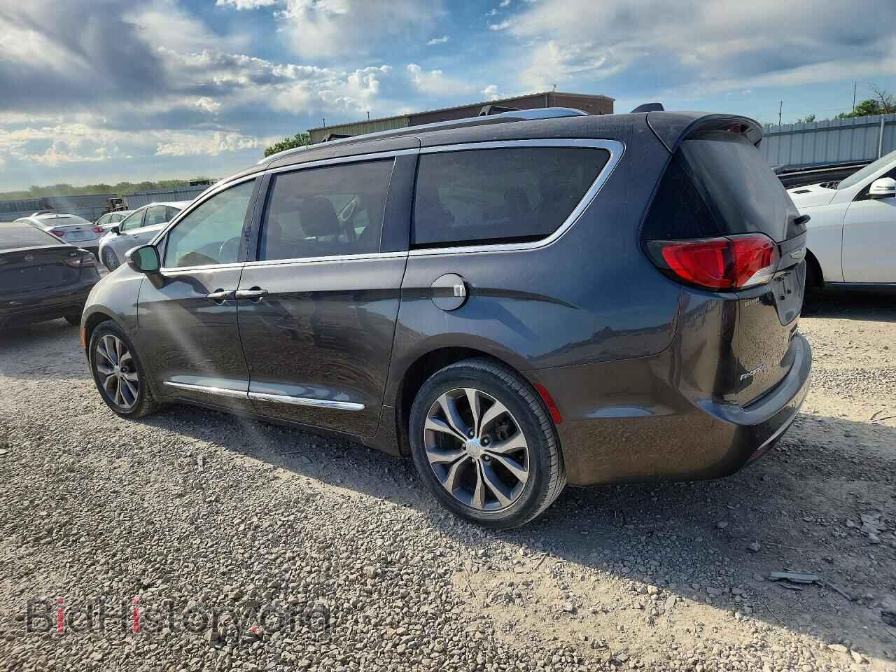 2017 CHRYSLER PACIFICA - VIN: 2C4RC1GG8HR734832 - Фото 2