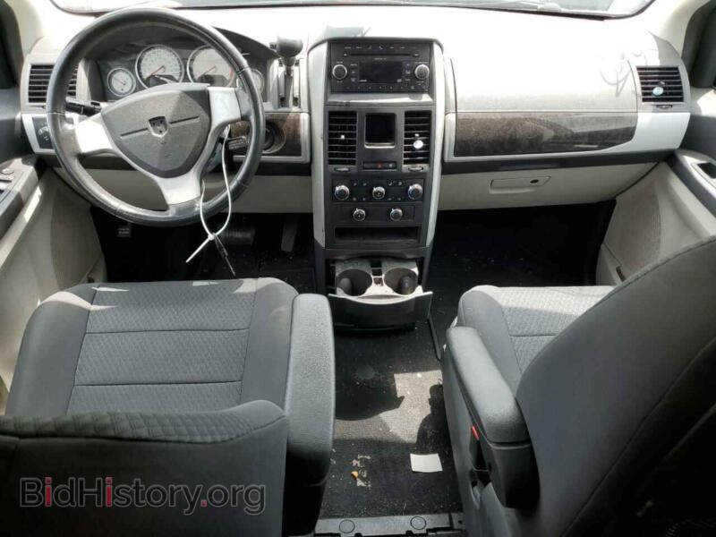 2010 Dodge CARAVAN (VIN 2D4RN5D16AR223887) — photo 8 of 13