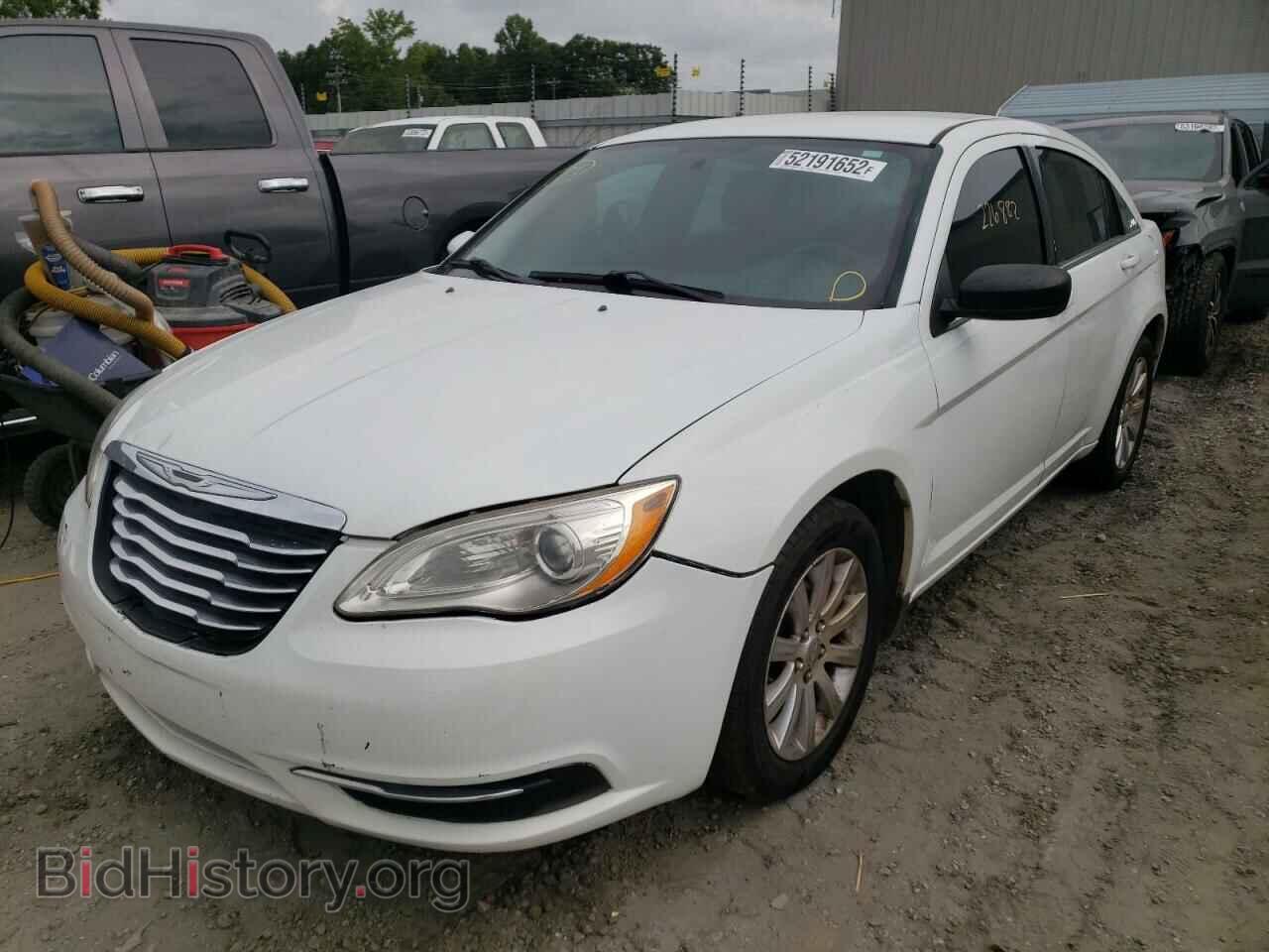 2012 CHRYSLER 200 - VIN: 1C3CCBBBXCN104778 - Фото 2