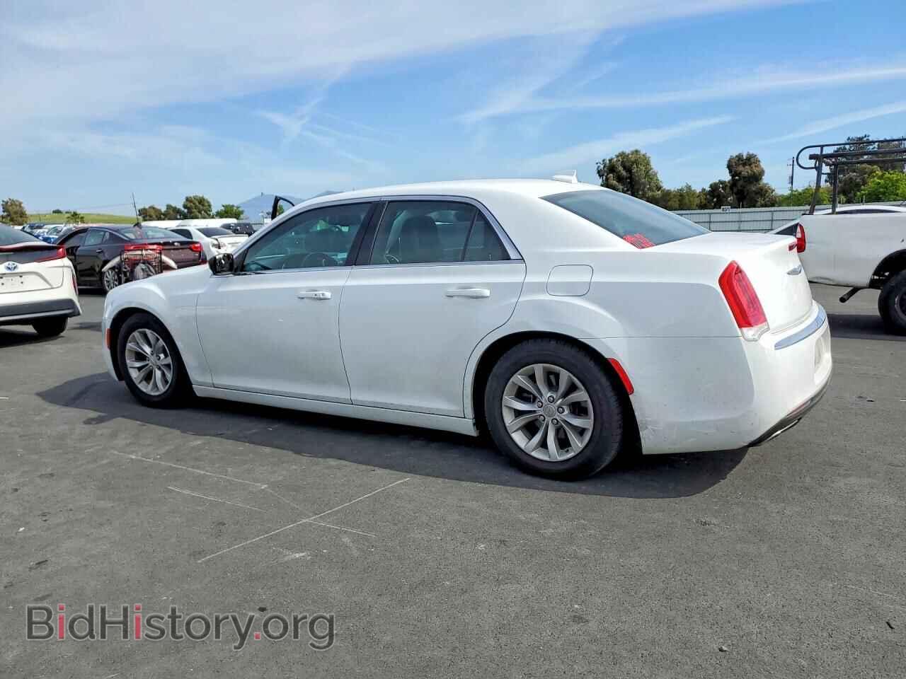 2015 CHRYSLER 300 - VIN: 2C3CCAAG2FH779741 - Фото 2