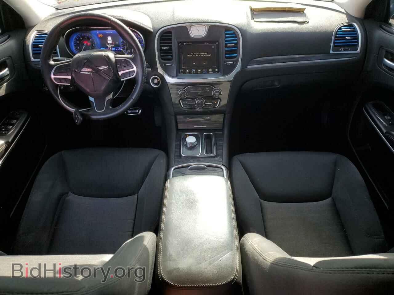 2019 CHRYSLER 300 - VIN: 2C3CCAAG4KH636896 - Фото 8