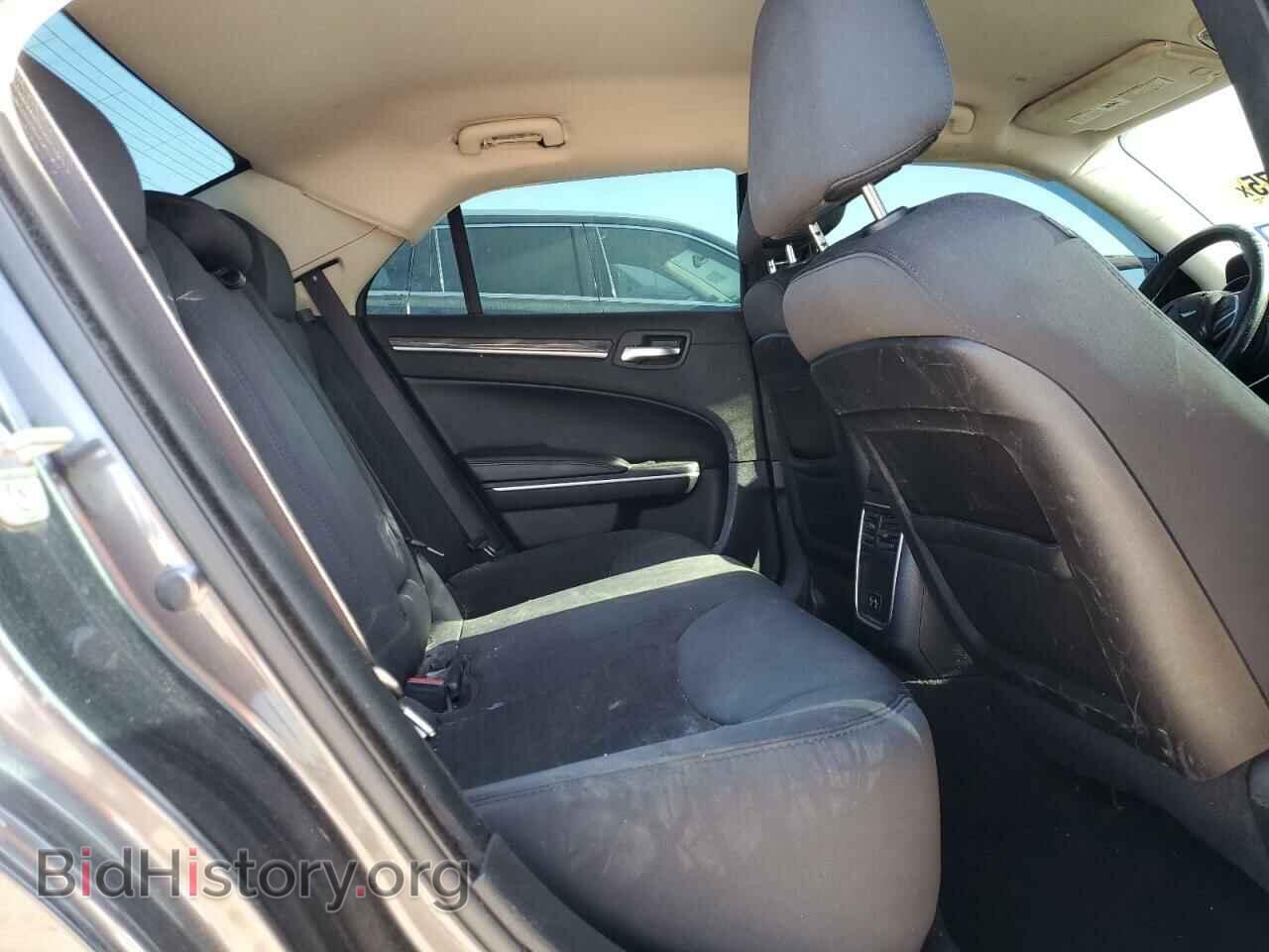 2019 CHRYSLER 300 - VIN: 2C3CCAAG4KH636896 - Фото 10