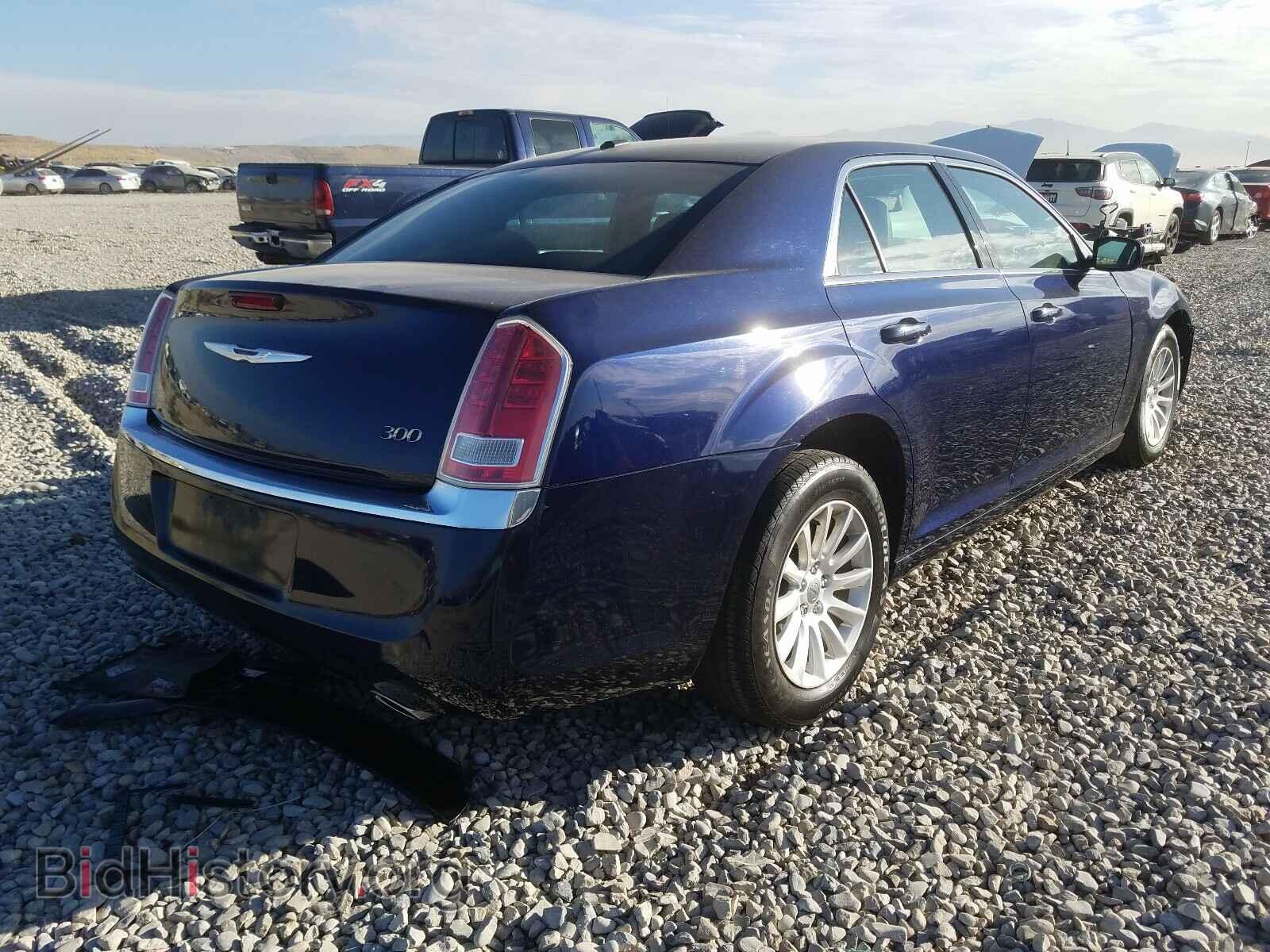 2014 CHRYSLER 300 - VIN: 2C3CCAAG2EH263099 - Фото 4