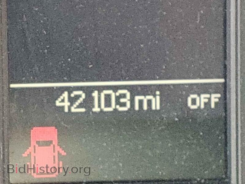 2016 Chrysler MINIVAN (VIN 2C4RC1BG5GR111786) — photo 8 of 10