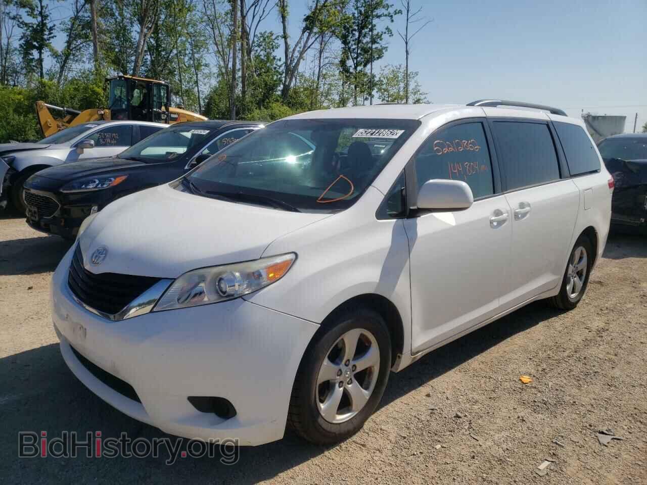 2014 TOYOTA SIENNA - VIN: 5TDKK3DCXES487589 - Фото 2