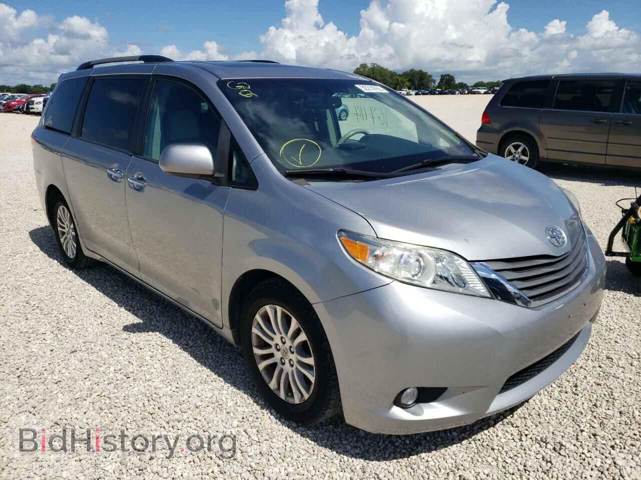 Photo 5TDYK3DC0BS157112 - TOYOTA SIENNA 2011