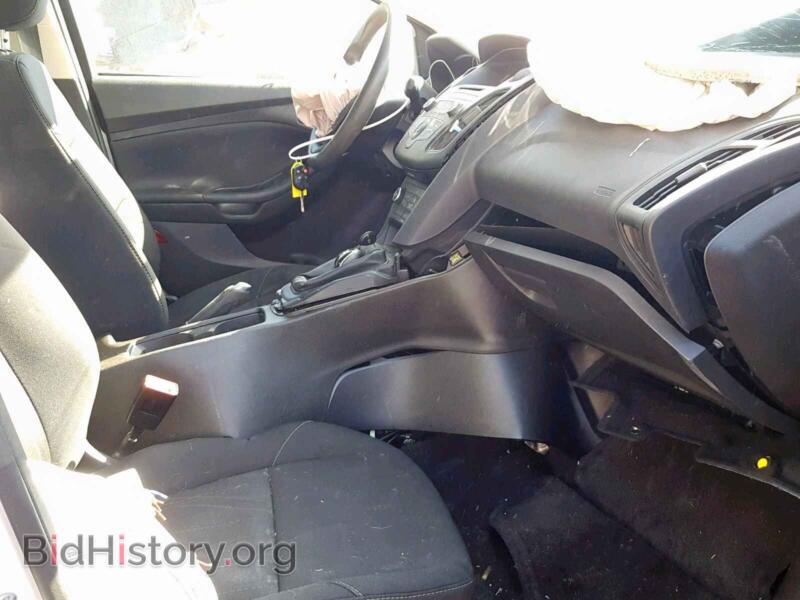 2016 Ford FOCUS (VIN 1FADP3E22GL304857) — photo 5 of 10