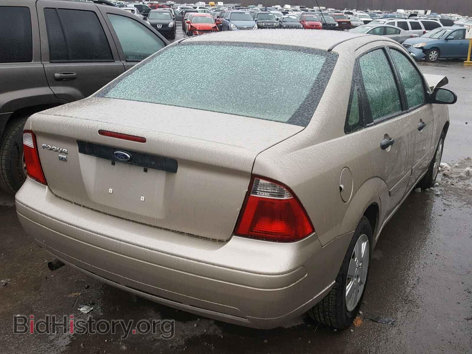 2007 FORD FOCUS - VIN: 1FAFP34N97W106621 - Photo 4