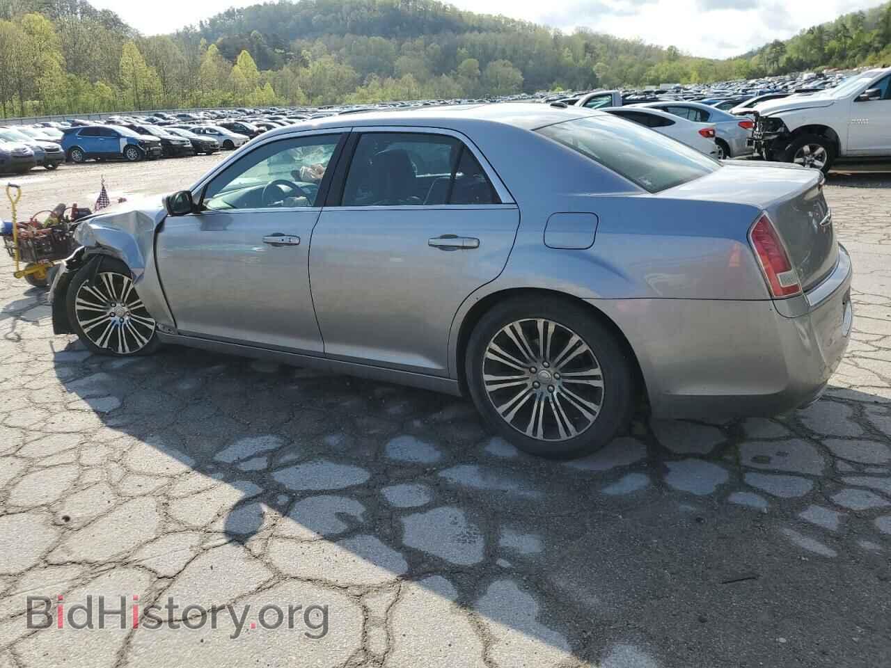2013 CHRYSLER 300 - VIN: 2C3CCABT5DH685507 - Фото 2