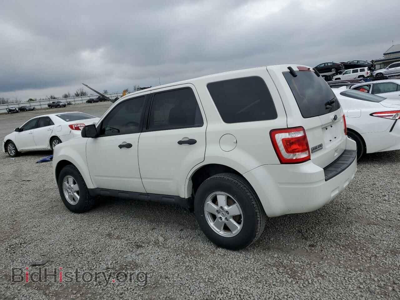 2011 FORD ESCAPE - VIN: 1FMCU0C71BKB89898 - Фото 2