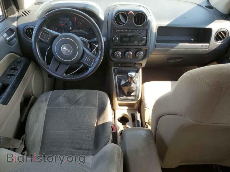 2011 Jeep COMPASS (VIN 1J4NT1FA2BD153830) — фото 8 из 13