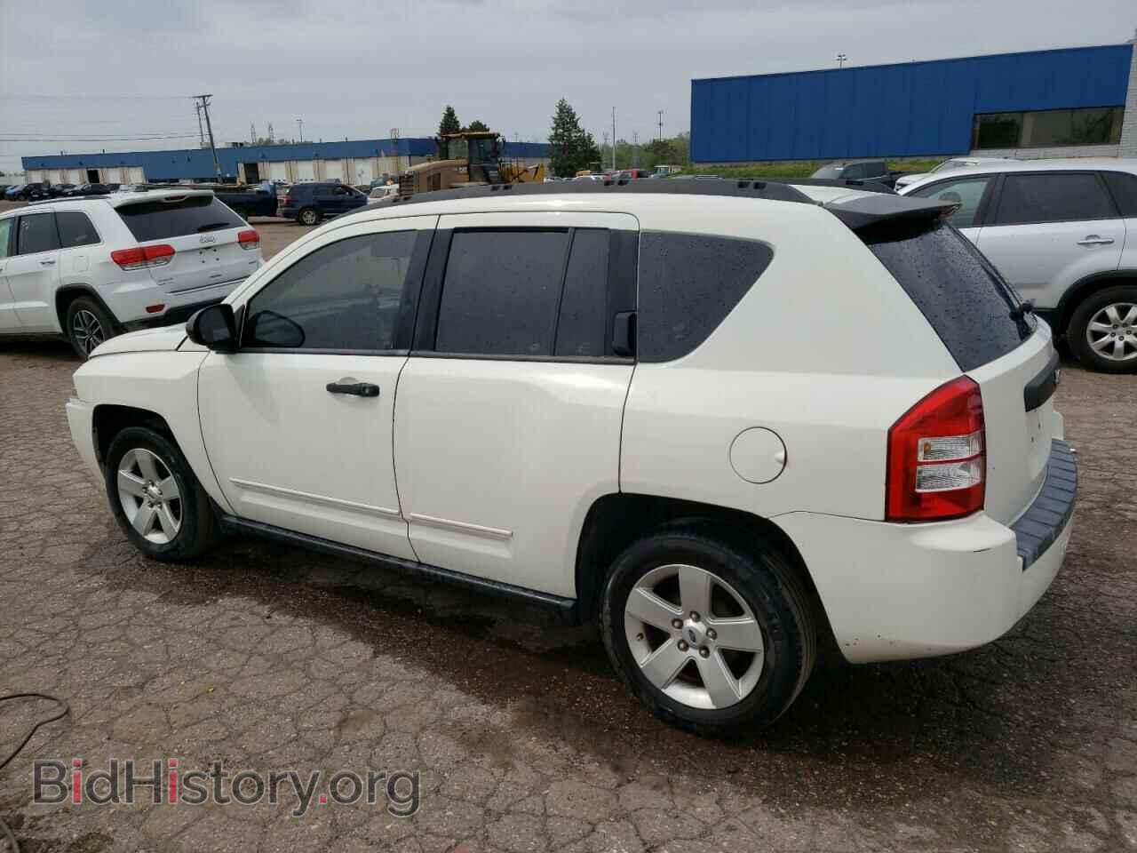 2008 JEEP COMPASS - VIN: 1J8FT47088D784102 - Фото 2