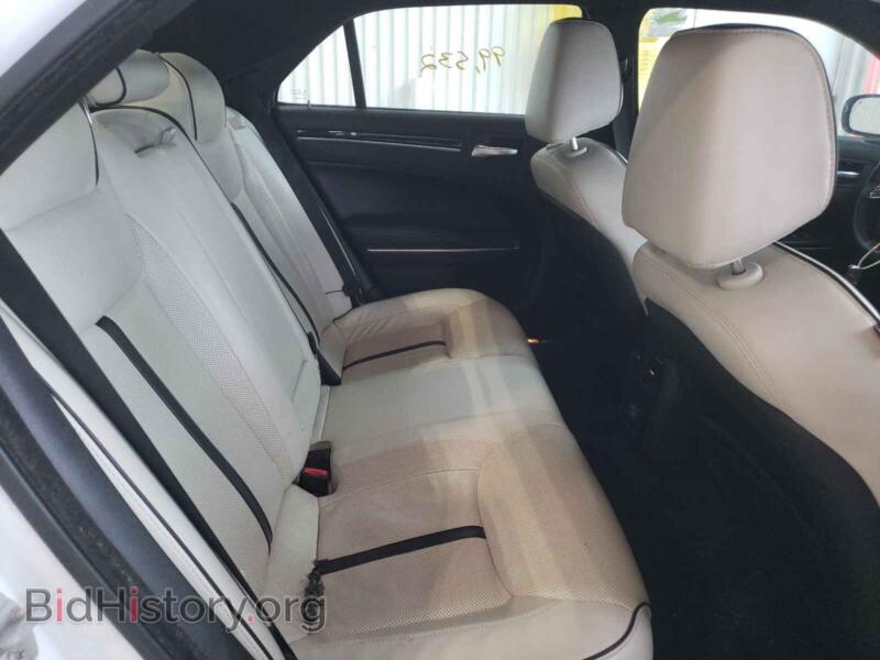 2014 Chrysler 300 (VIN 2C3CCAAG6EH343120) — photo 6 of 10