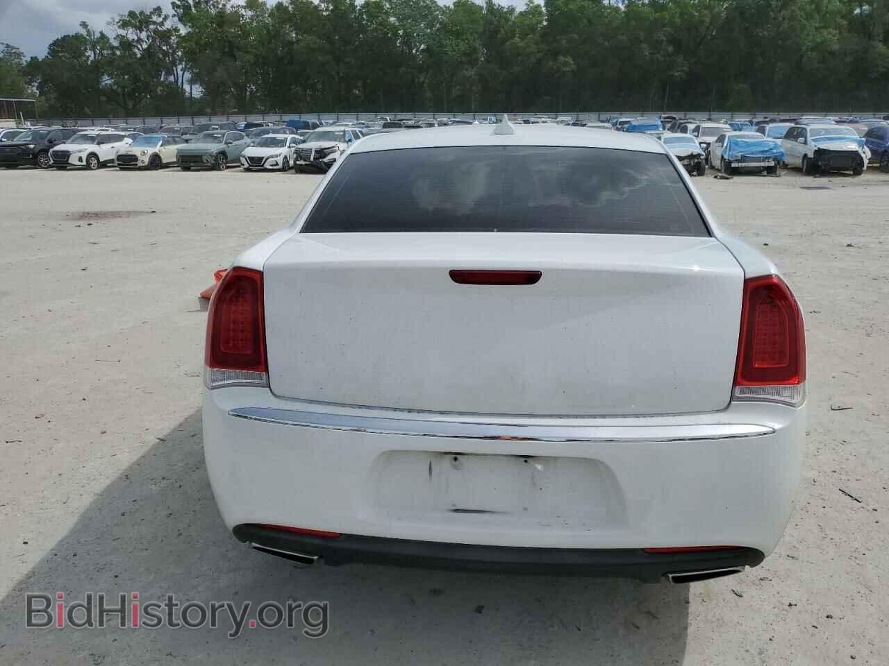 2019 CHRYSLER 300 - VIN: 2C3CCAAG1KH590282 - Фото 6