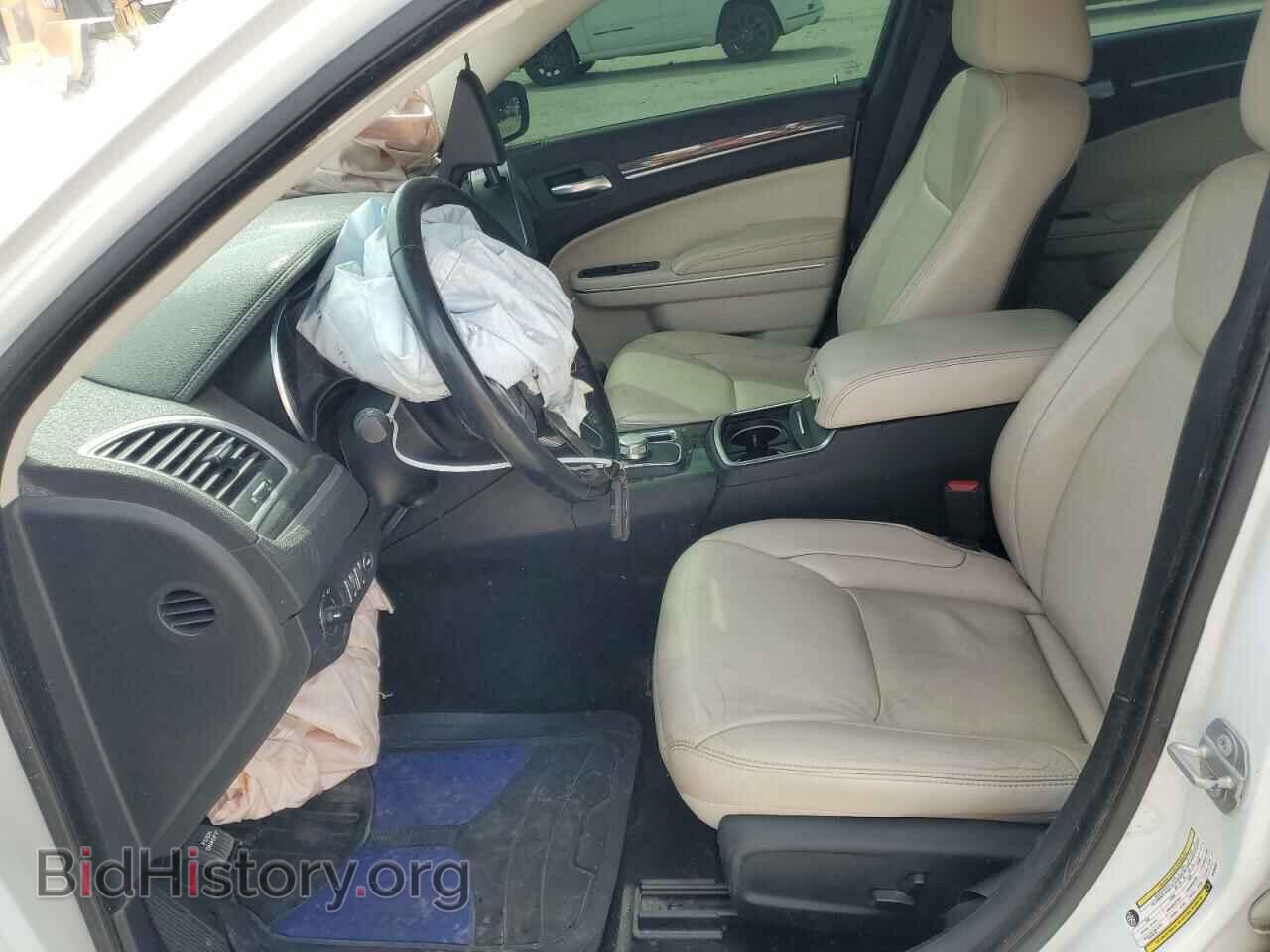 2019 CHRYSLER 300 - VIN: 2C3CCAAG1KH590282 - Фото 7