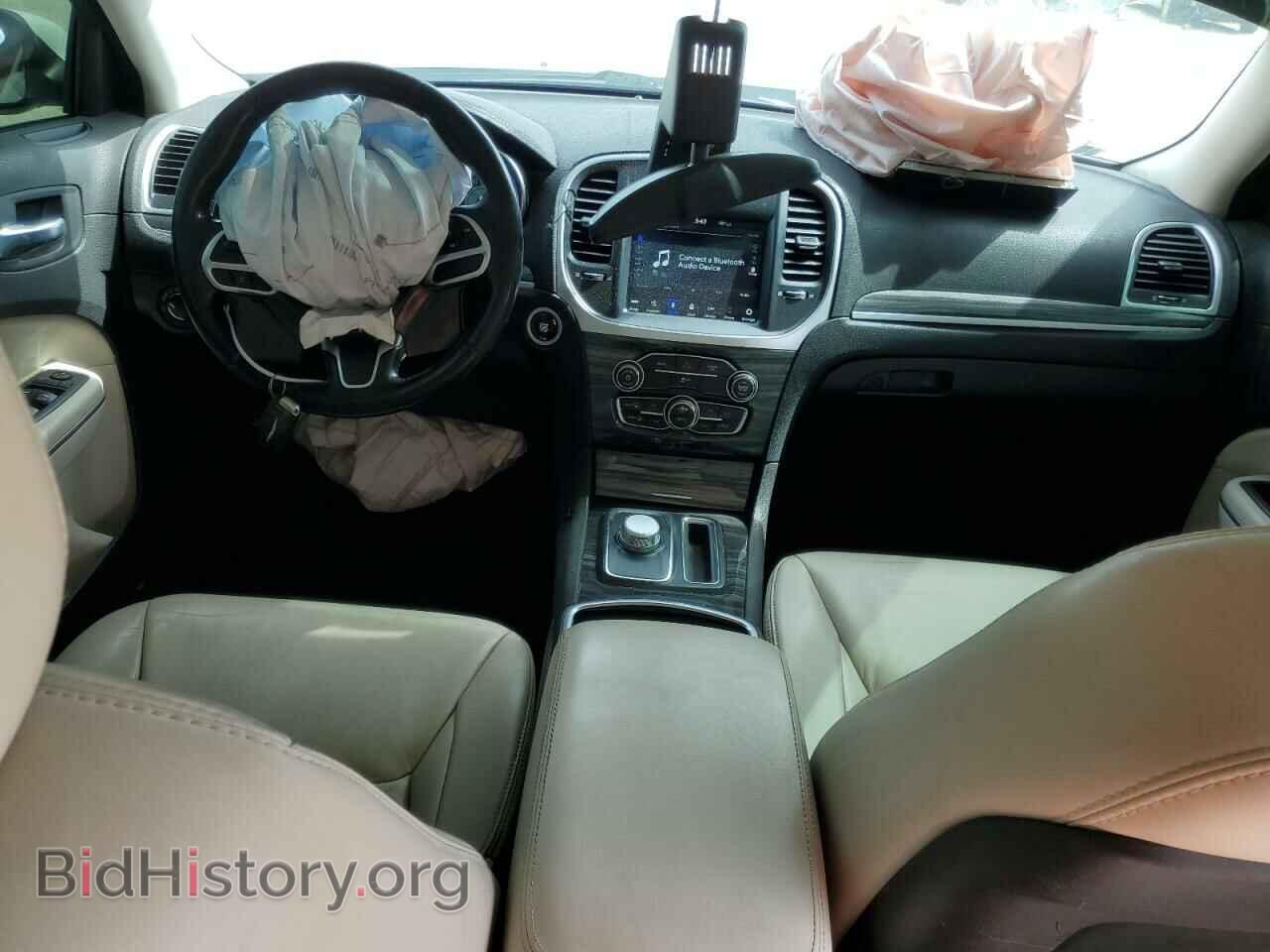 2019 CHRYSLER 300 - VIN: 2C3CCAAG1KH590282 - Фото 8