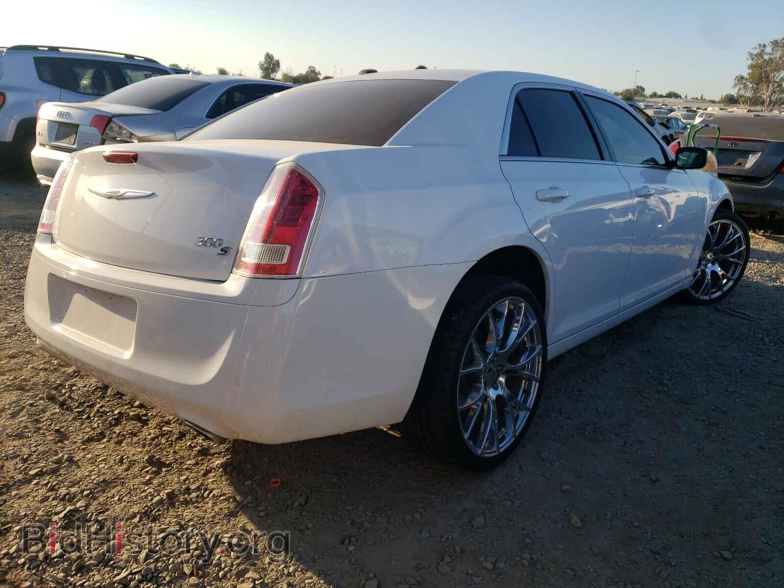 2014 CHRYSLER 300 - VIN: 2C3CCABGXEH189977 - Фото 4