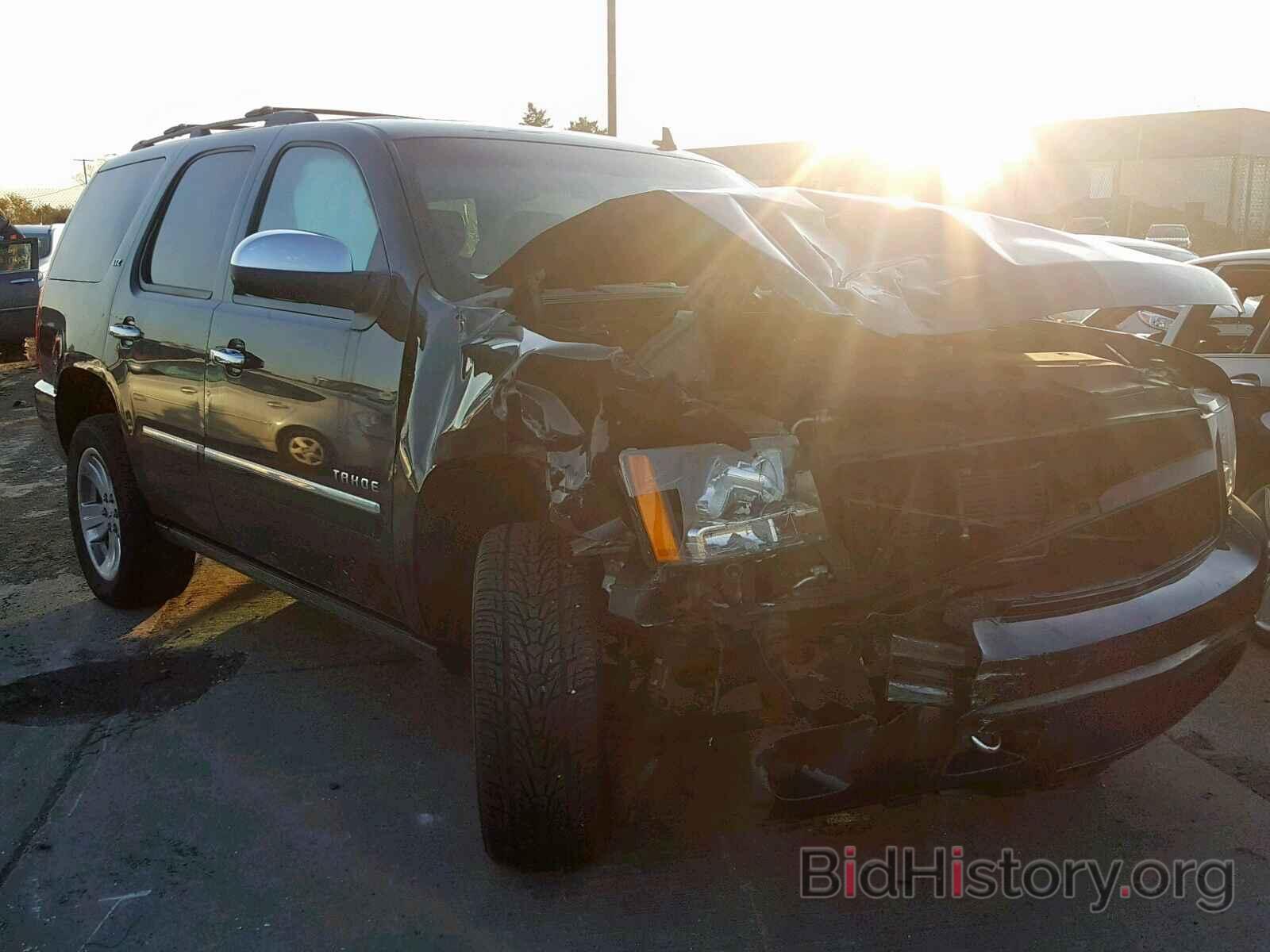 Photo 1GNSKCE06BR184086 - CHEVROLET TAHOE K150 2011