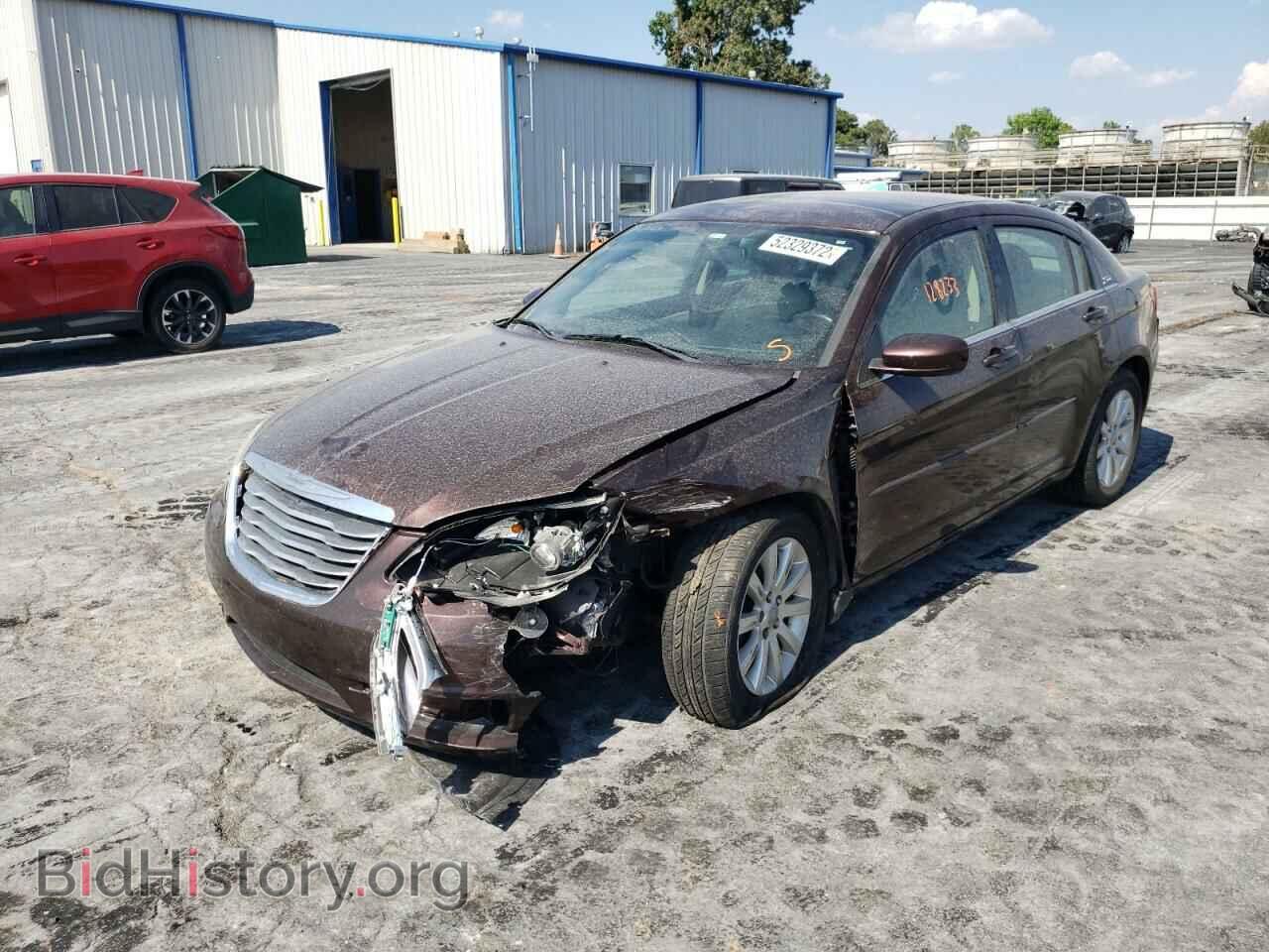 2013 CHRYSLER 200 - VIN: 1C3CCBBG5DN704167 - Фото 2