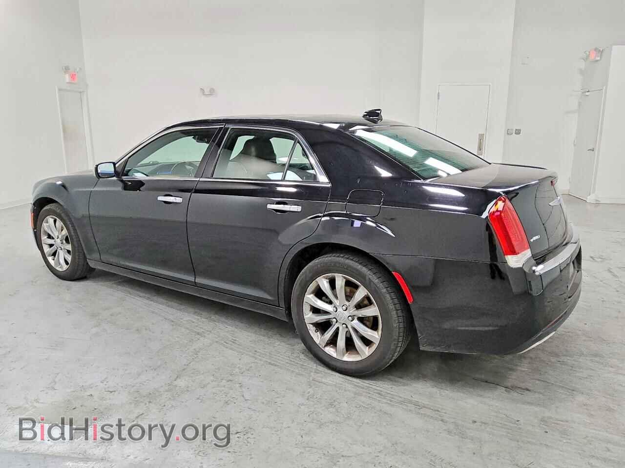 2019 CHRYSLER 300 - VIN: 2C3CCAKG2KH556673 - Photo 2