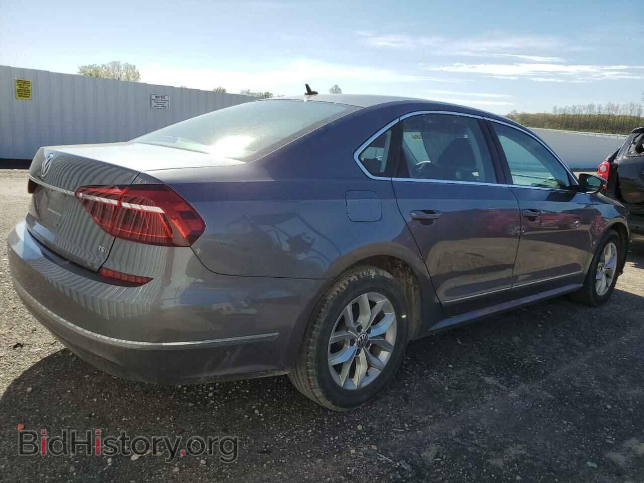 2017 VOLKSWAGEN PASSAT - VIN: 1VWAT7A31HC070367 - Фото 3