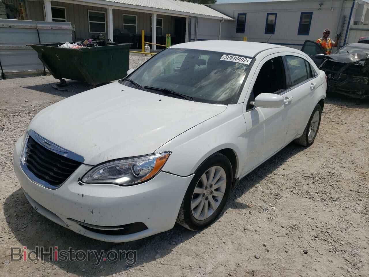 2013 CHRYSLER 200 - VIN: 1C3CCBAG0DN722075 - Фото 2