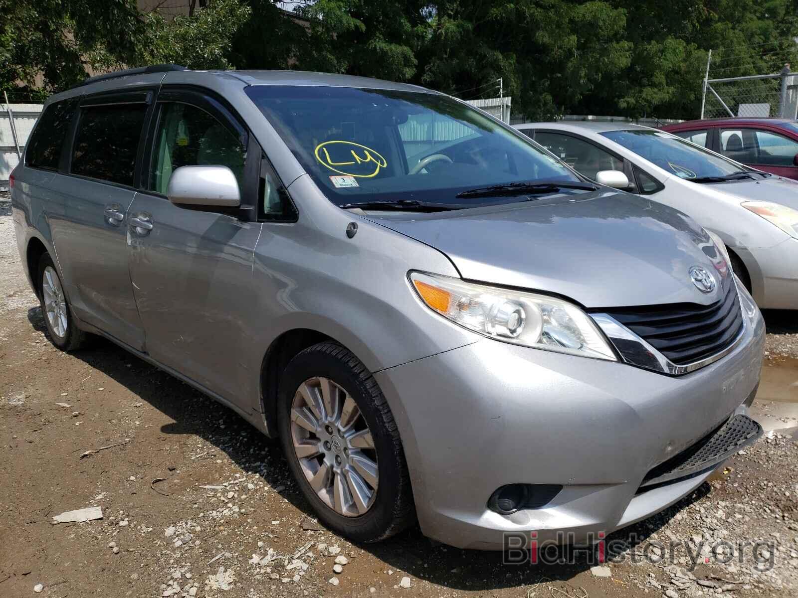 Фотография 5TDJK3DC4BS001401 - TOYOTA SIENNA 2011