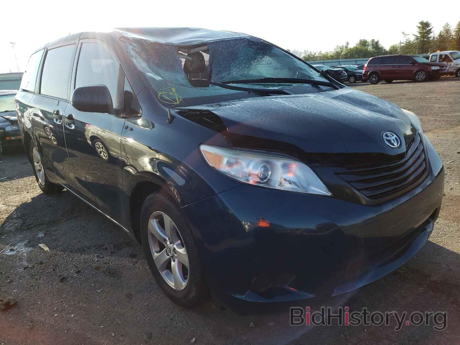 Photo 5TDZK3DC1BS125256 - TOYOTA SIENNA 2011